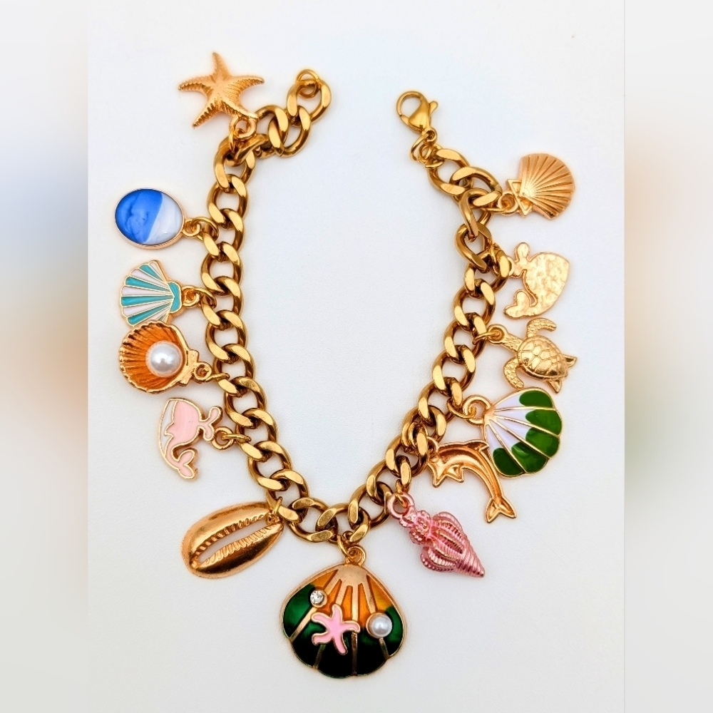 NWOT FabuLove Beach Bliss Gold Charm Bracelet